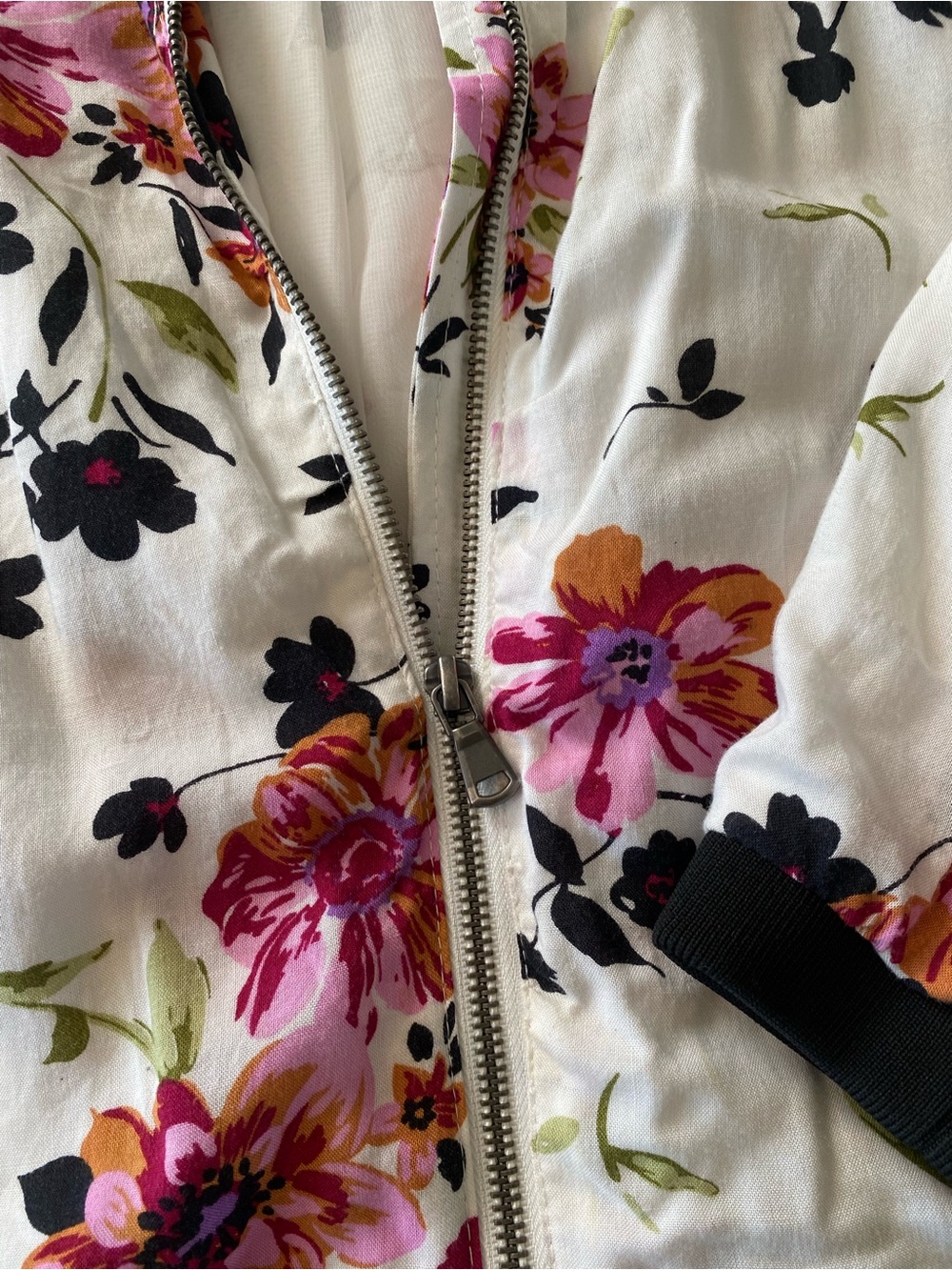 New Look White Floral Bomber Jacket with Black Trim and Pink Accents - Picture 5 of 11